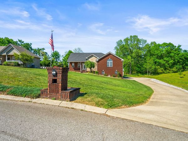 1021 Bending Chestnut Dr, Lebanon, TN 37087