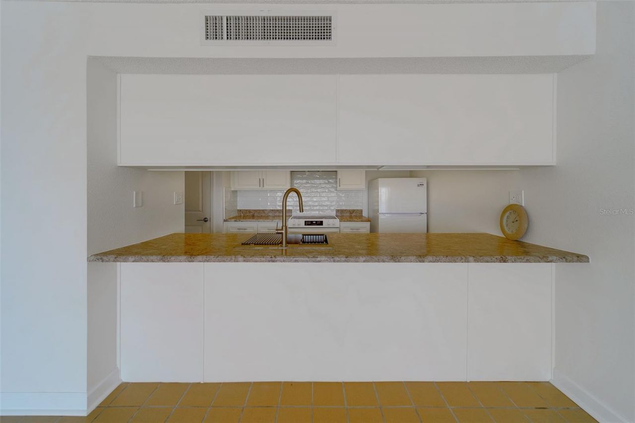 450 S Gulfview Boulevard, Unit 208, Clearwater Beach, FL 33767 Photo