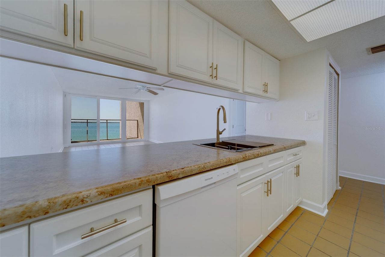 450 S Gulfview Boulevard, Unit 208, Clearwater Beach, FL 33767 Photo
