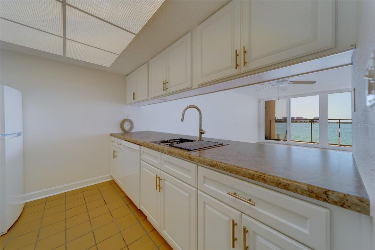 450 S Gulfview Boulevard, Unit 208, Clearwater Beach, FL 33767 Photo