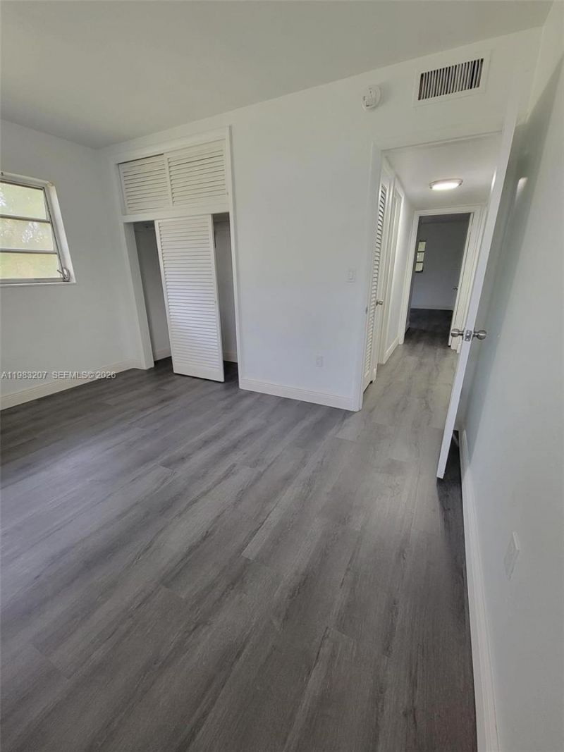 7610 SW 82nd St, Unit J207, Miami, FL 33143 Photo