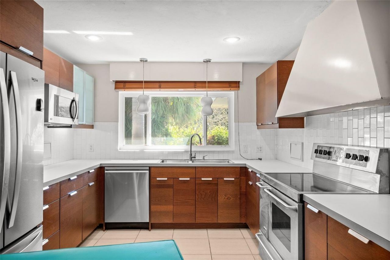 801 Pinellas Point Drive S, Saint Petersburg, FL 33705 Photo