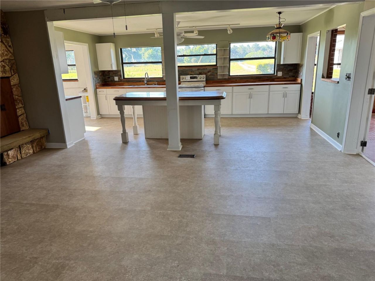 13311 SE Sunset Harbor Road, Weirsdale, FL 32195 Photo