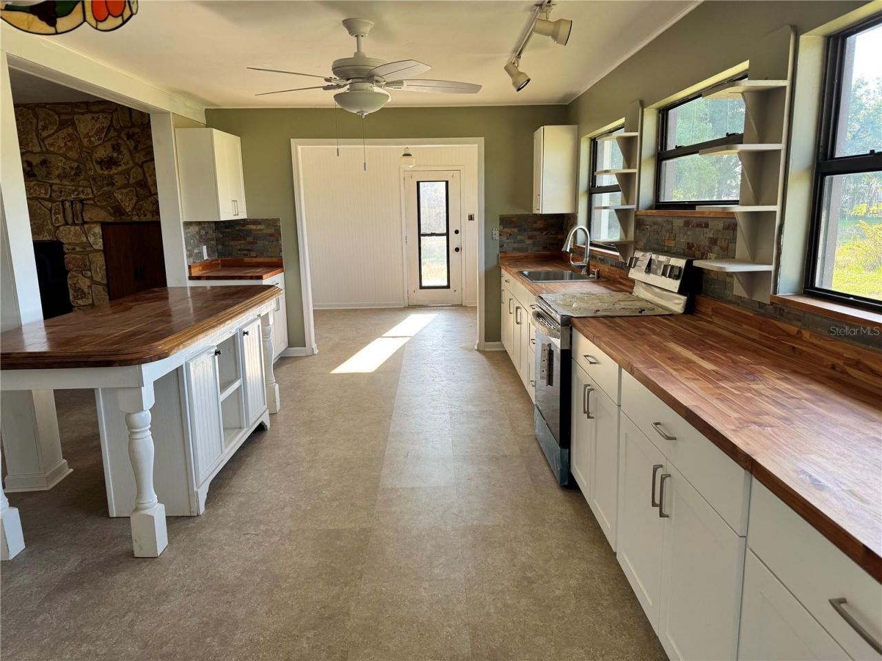 13311 SE Sunset Harbor Road, Weirsdale, FL 32195 Photo