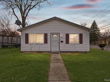 825 Robinwood Street, Pontiac, MI 48340