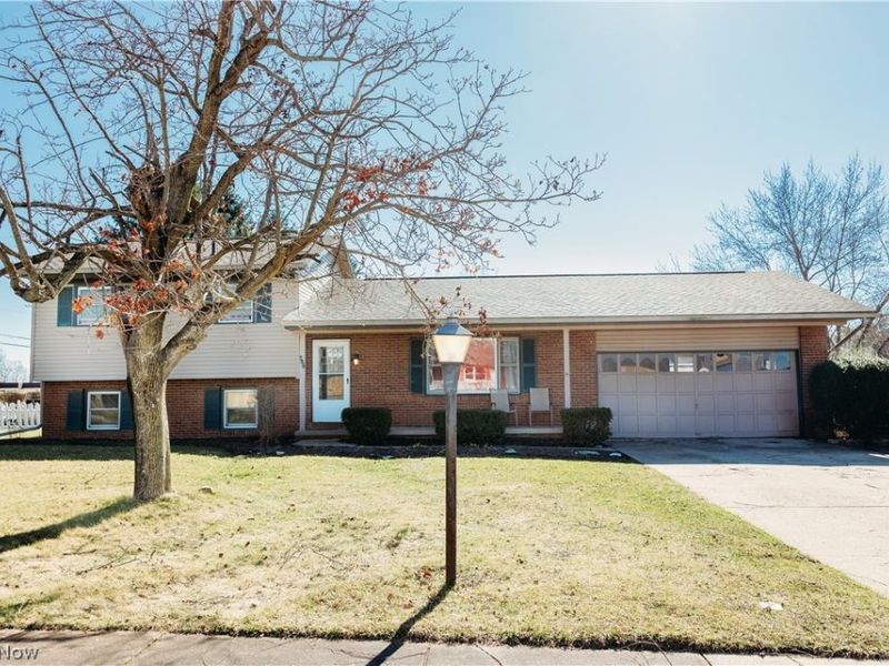 700 Denshire Drive NW, Canal Fulton, OH 44614 Photo 2