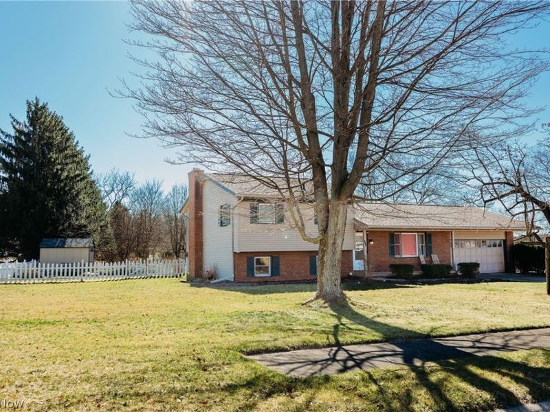 700 Denshire Drive NW, Canal Fulton, OH 44614 Photo 3