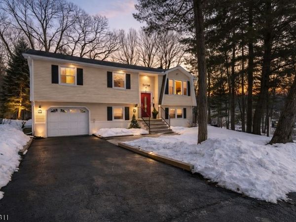 16 Arthur Rd, Hopatcong, NJ 07874