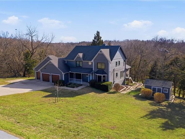 8960 Craig Drive, De Soto, KS 66018