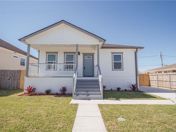 3644 CHARLES Drive , Chalmette, LA 70043