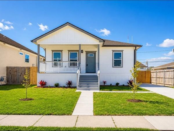 3644 CHARLES Drive, Chalmette, LA 70043