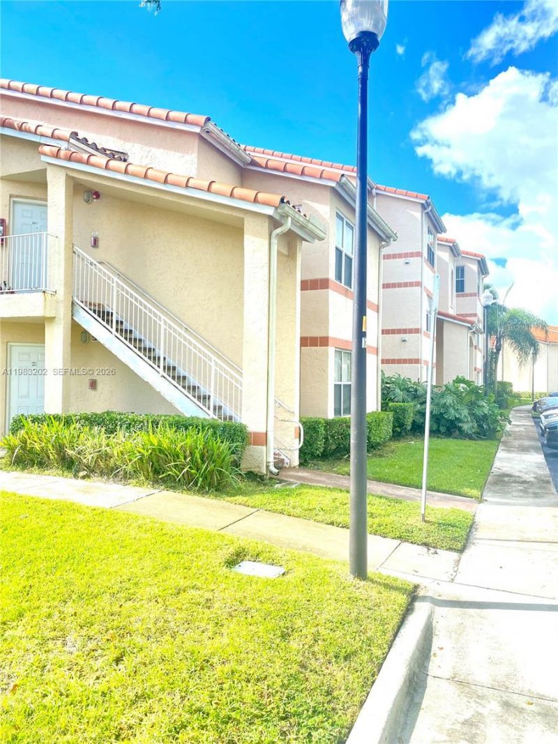 3310 N Pinewalk Dr N, Unit 1833, Margate, FL 33063 Photo