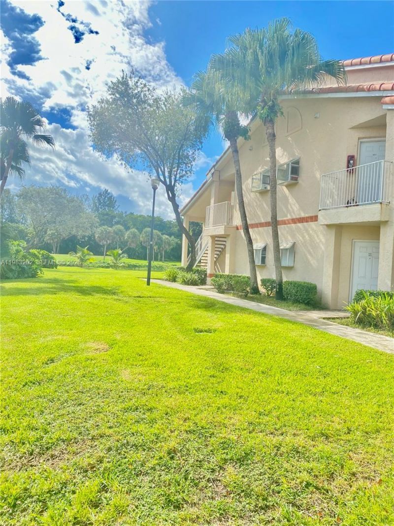 3310 N Pinewalk Dr N , Unit 1833, Margate, FL 33063 Photo