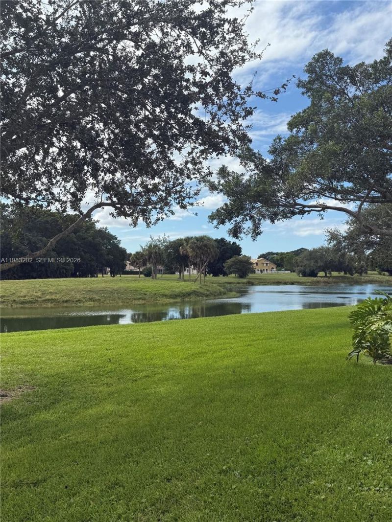 3310 N Pinewalk Dr N, Unit 1833, Margate, FL 33063 Photo