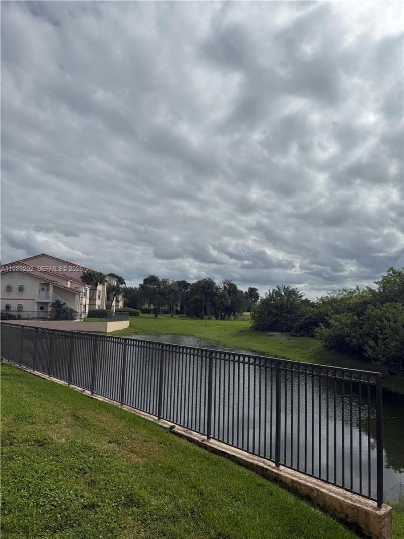 3310 N Pinewalk Dr N , Unit 1833, Margate, FL 33063 Photo