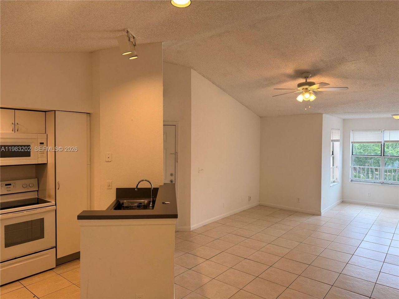 3310 N Pinewalk Dr N, Unit 1833, Margate, FL 33063 Photo