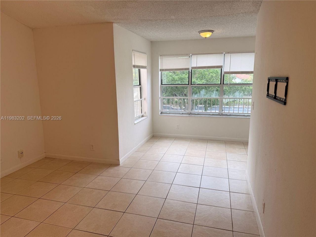 3310 N Pinewalk Dr N, Unit 1833, Margate, FL 33063 Photo