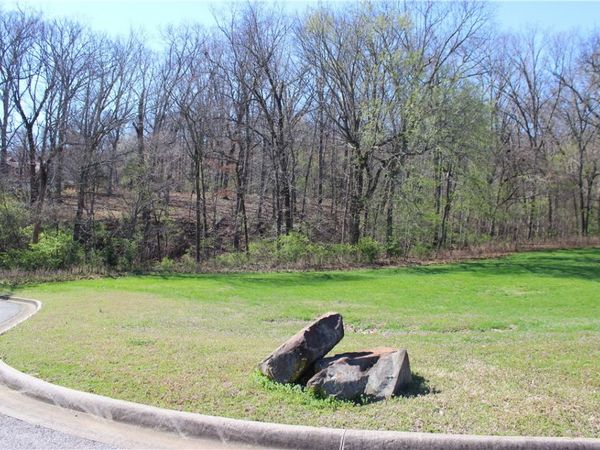 3852 N Bridlewood Drive , Springdale, AR 72764