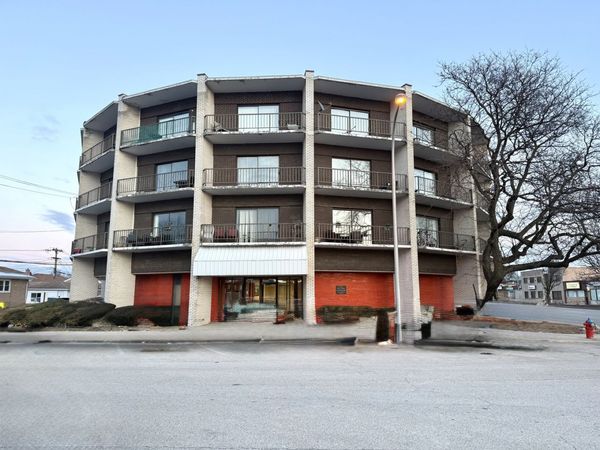 3900 W 95th Street , Unit 305, Evergreen Park, IL 60805