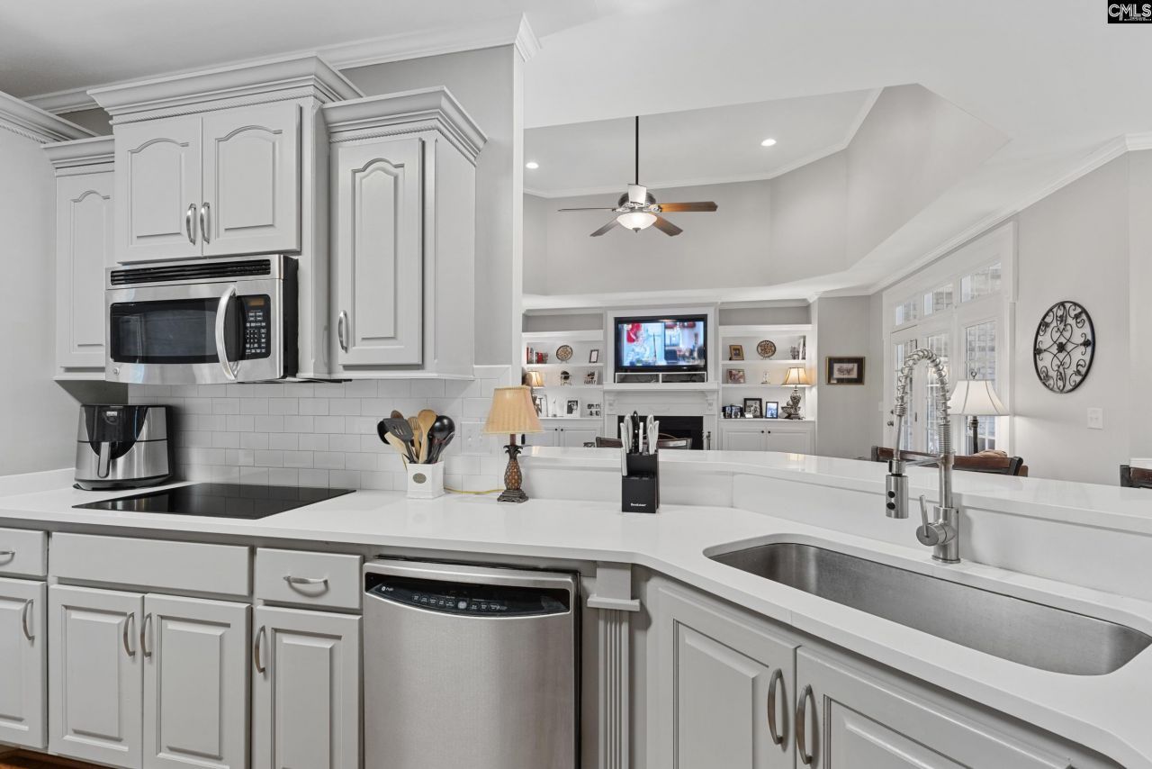 302 Lookout Hill Drive  Photo 9