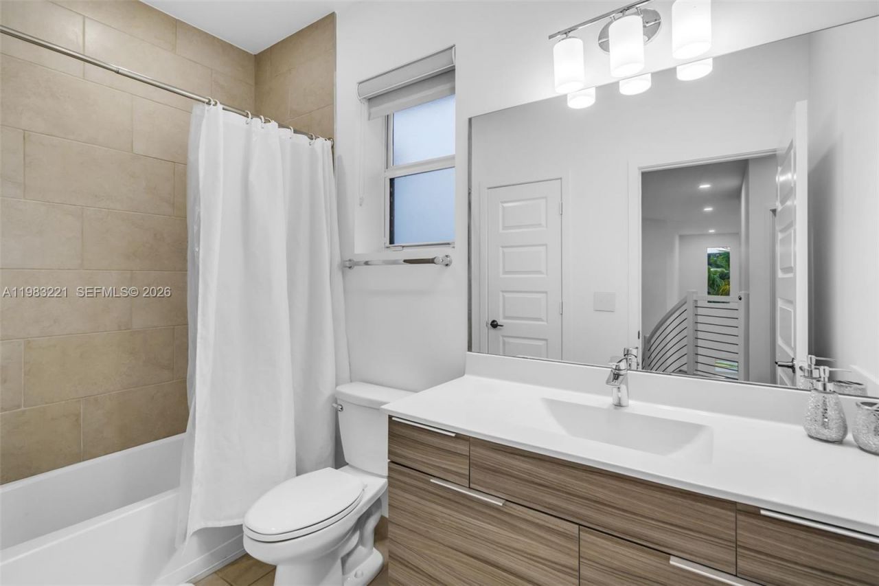 15540 NW 88th Ave , Unit 15540, Miami Lakes, FL 33018 Photo