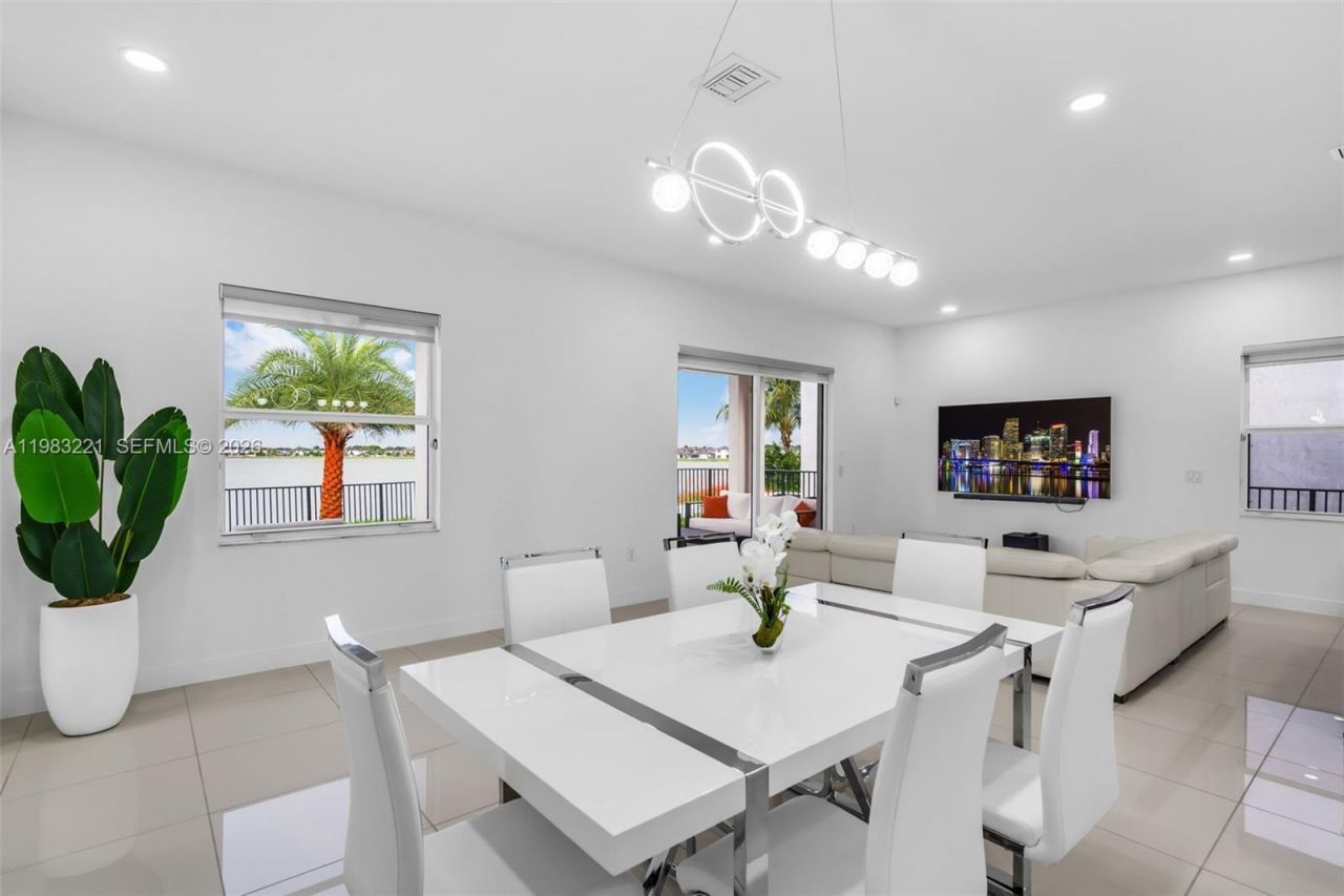 15540 NW 88th Ave , Unit 15540, Miami Lakes, FL 33018 Photo