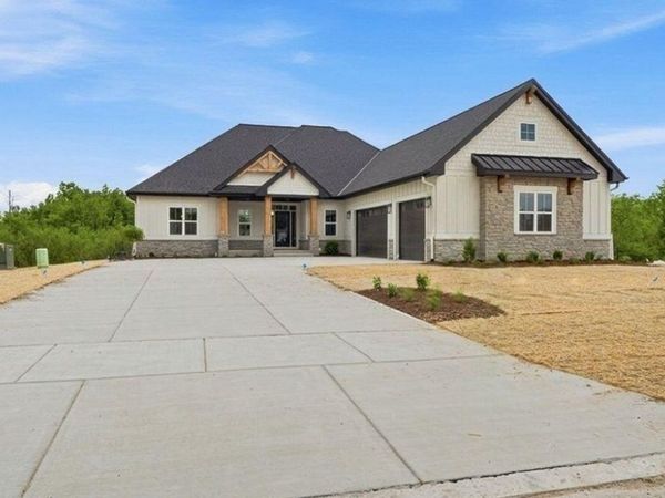 N51W18906 Quietwood DRIVE, Lannon, WI 53046