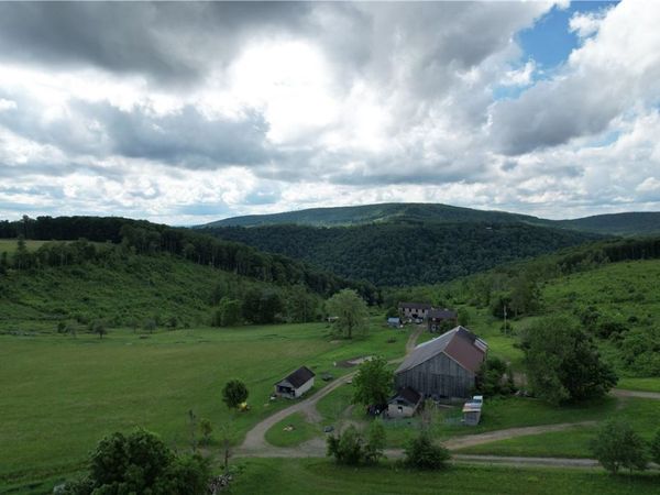400 Wable Dr, Fort Hill, PA 15540