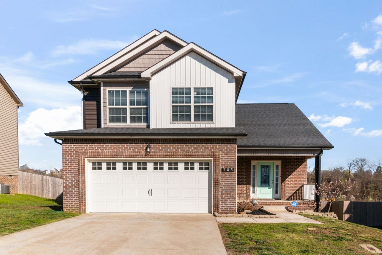 705 Banister Dr, Clarksville, TN 37042 Main Photo
