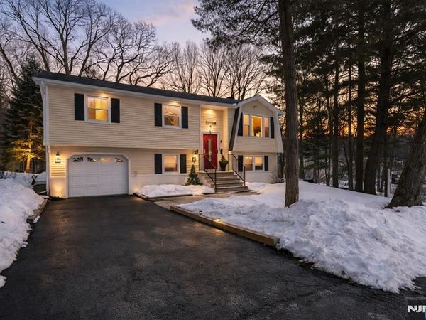 16 Arthur Road, STANHOPE, NJ 07874