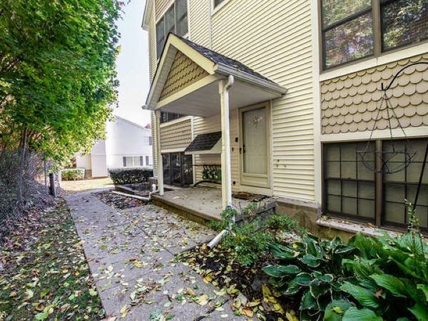 56 Portsmouth Ct, Hamburg, NJ 07419