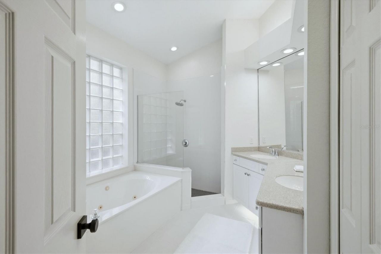 7904 Hampton Court , University Park, FL 34201 Photo