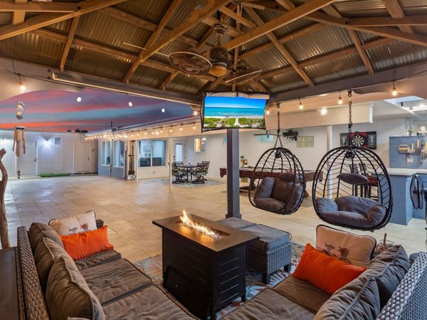 800 NE 8th Street, Pompano Beach, FL 33060