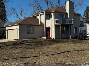 210 Rosebud Street, Walled Lake, MI 48390