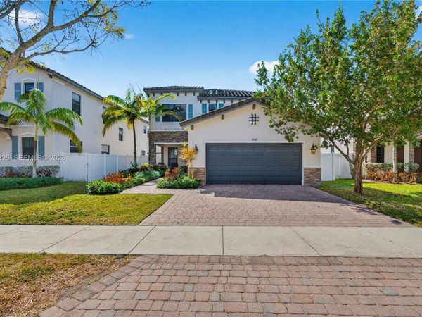 3542 W 93rd Pl, Hialeah, FL 33018