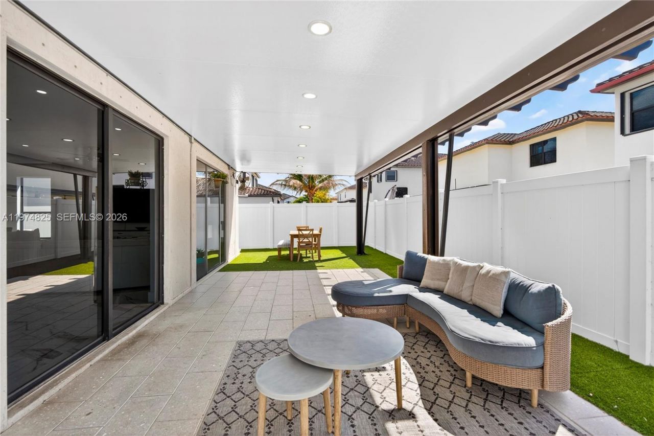 3542 W 93rd Pl, Hialeah, FL 33018 Photo