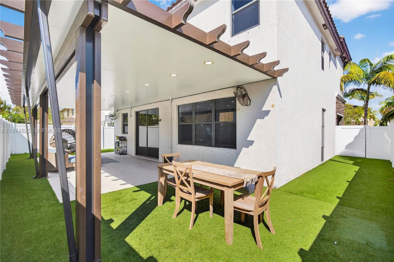 3542 W 93rd Pl, Hialeah, FL 33018 Photo