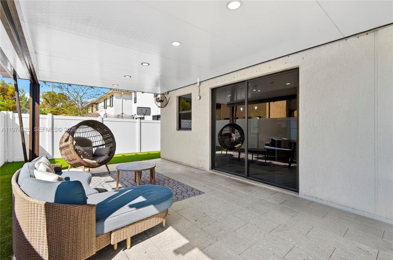 3542 W 93rd Pl, Hialeah, FL 33018 Photo