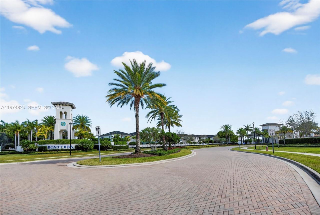 3542 W 93rd Pl, Hialeah, FL 33018 Photo