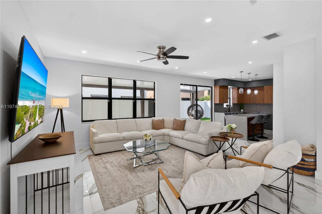 3542 W 93rd Pl, Hialeah, FL 33018 Photo