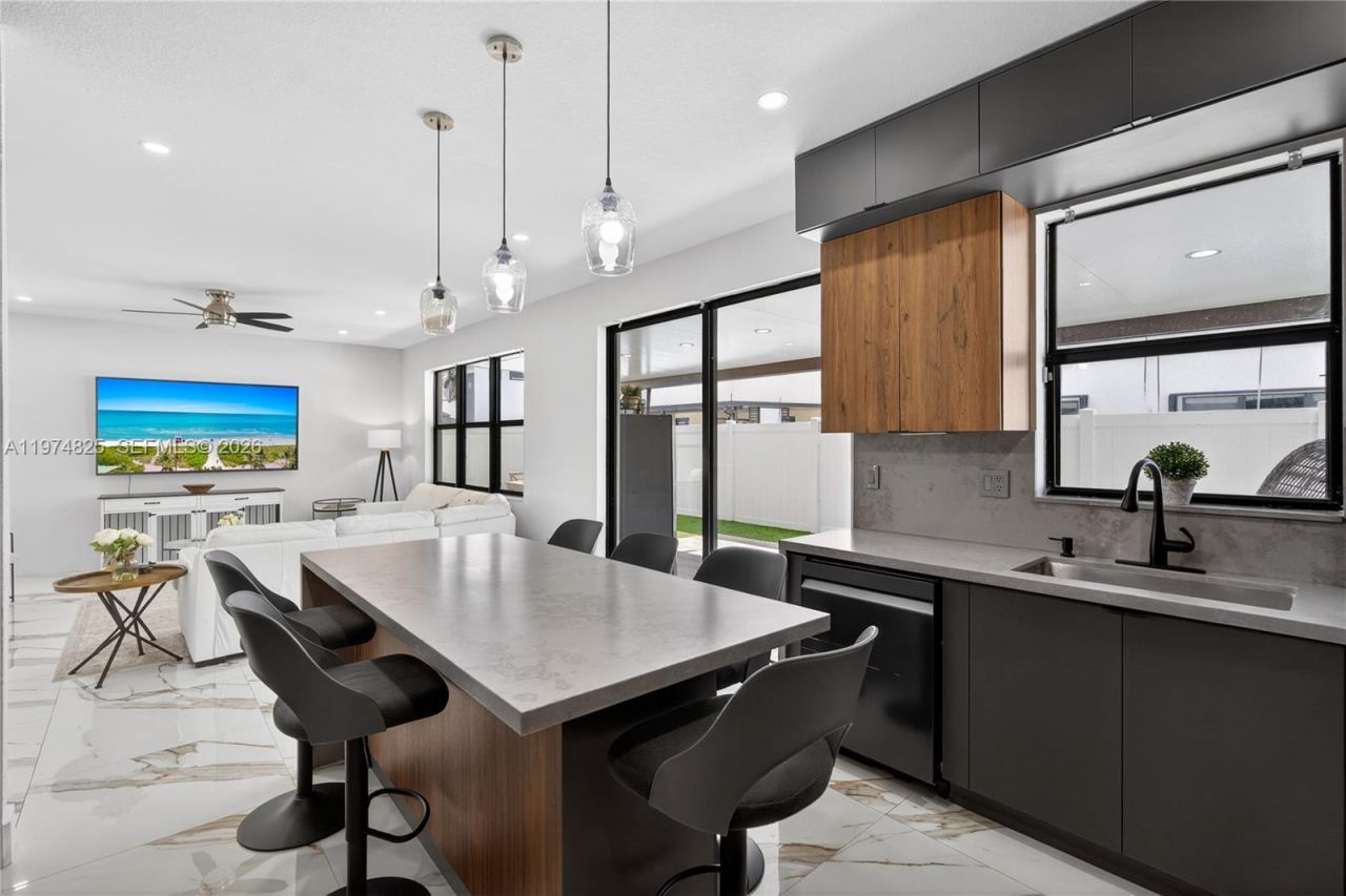 3542 W 93rd Pl, Hialeah, FL 33018 Photo