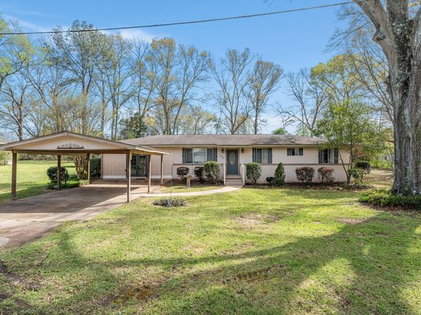 126 Meadow Park Ln., Hattiesburg, MS 39401
