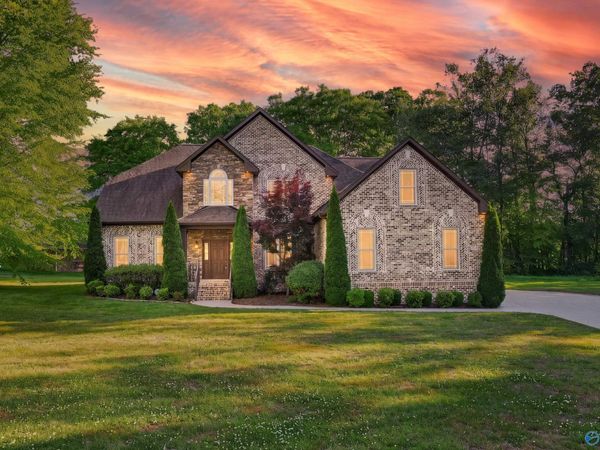 2 Knotting Hill Drive, Fayetteville, TN 37334