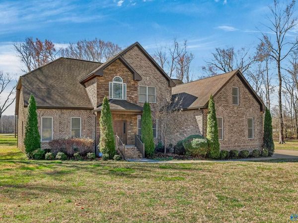 2 Knotting Hill Drive, Fayetteville, TN 37334