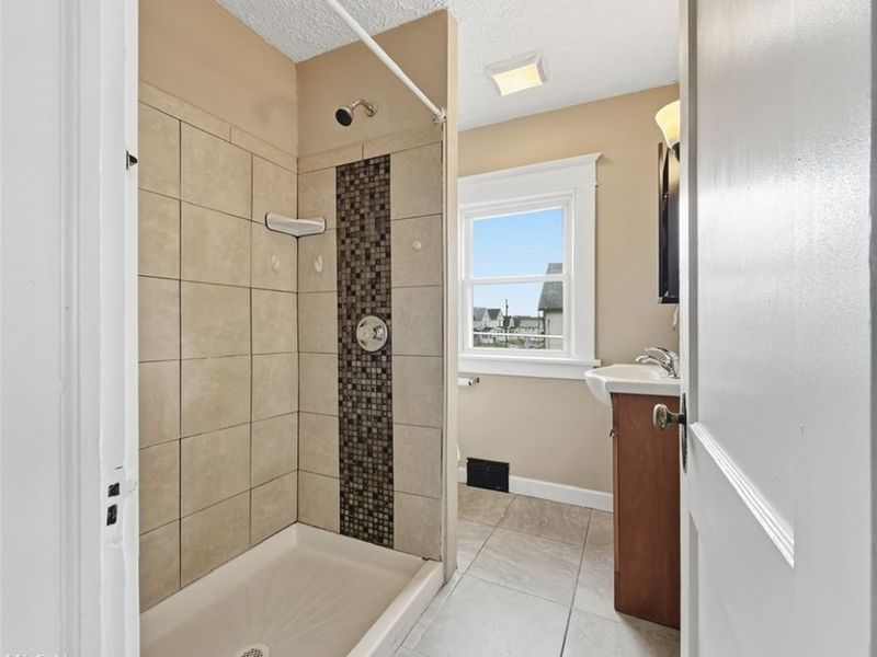 702 Dickson Street, Youngstown, OH 44502 Photo 13