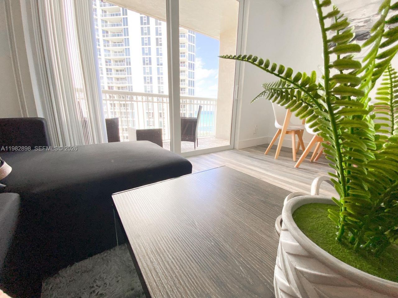 19201 Collins Ave, Unit 924, Sunny Isles Beach, FL 33160 Photo