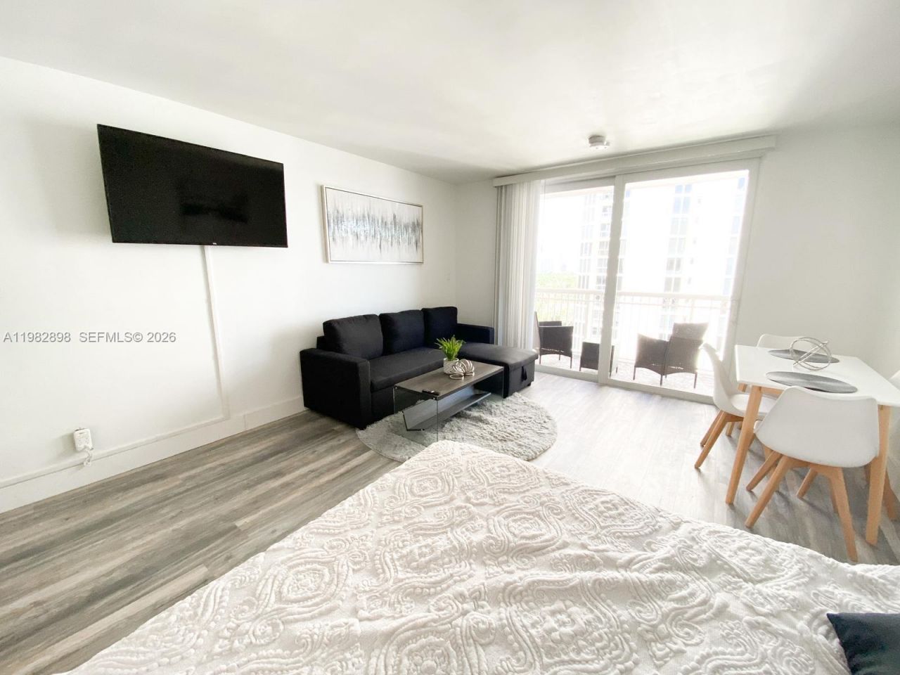 19201 Collins Ave, Unit 924, Sunny Isles Beach, FL 33160 Photo