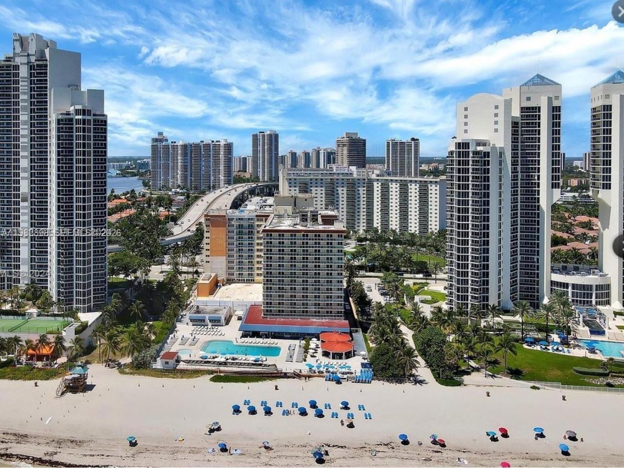 19201 Collins Ave, Unit 924, Sunny Isles Beach, FL 33160 Photo