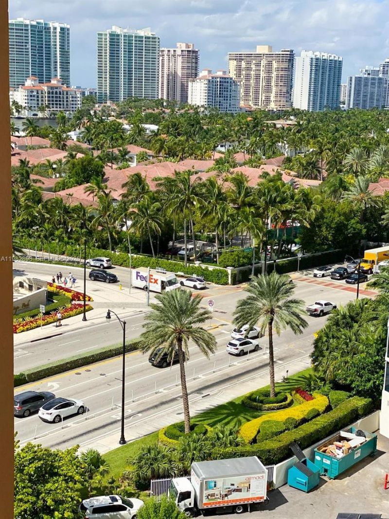 19201 Collins Ave, Unit 924, Sunny Isles Beach, FL 33160 Photo