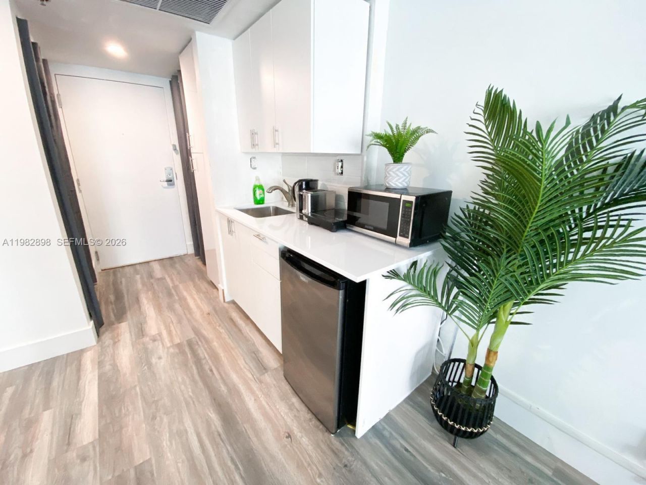 19201 Collins Ave, Unit 924, Sunny Isles Beach, FL 33160 Photo